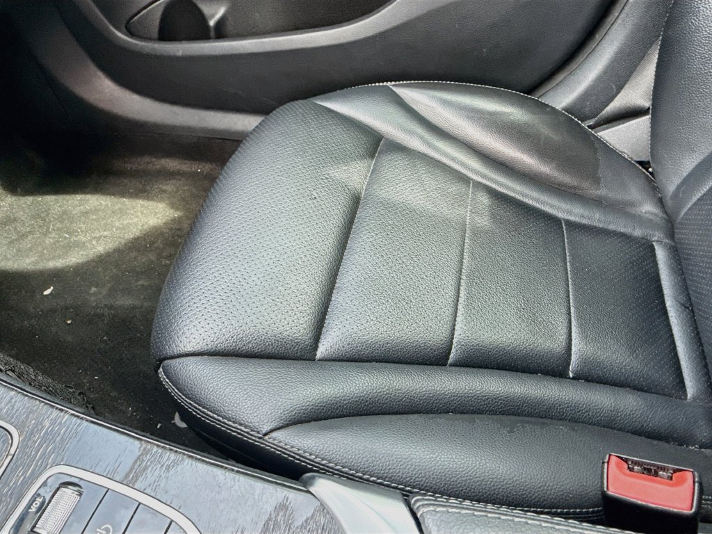 Used 2019 Mercedes-Benz C 300 Sedan w/ Premium Package image 18