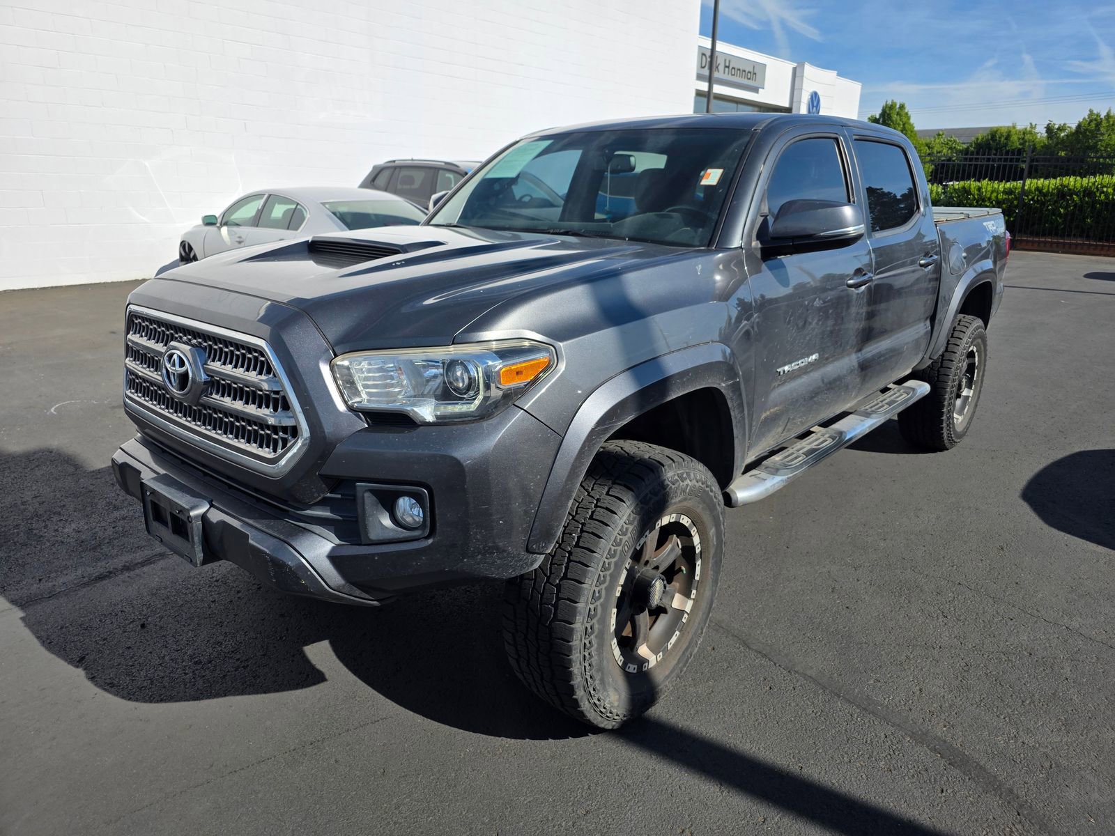 Used 2016 Toyota Tacoma TRD Sport AWD/4WD image 2