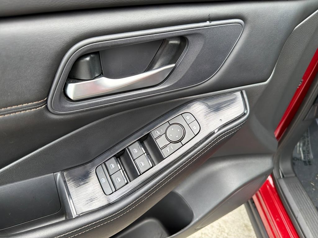 Used 2024 Nissan Rogue SV w/ SV Premium Package image 20