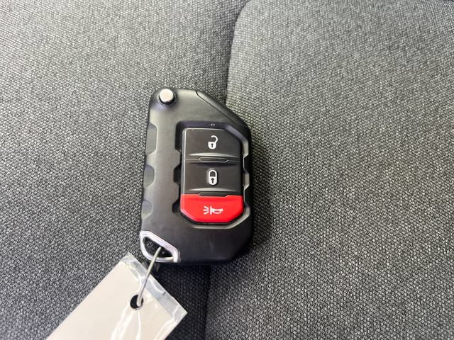 Used 2025 Jeep Gladiator Sport AWD/4WD image 23