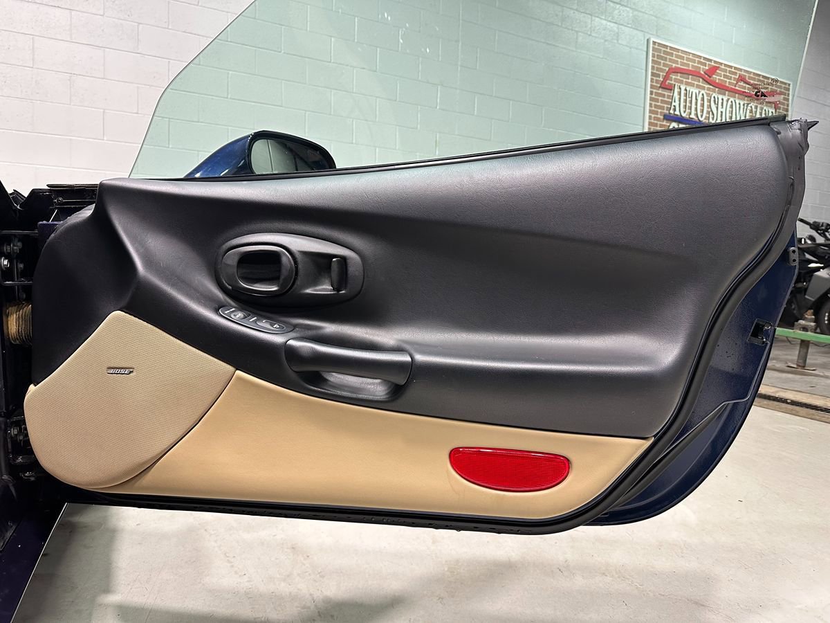 Used 2000 Chevrolet Corvette Convertible image 9
