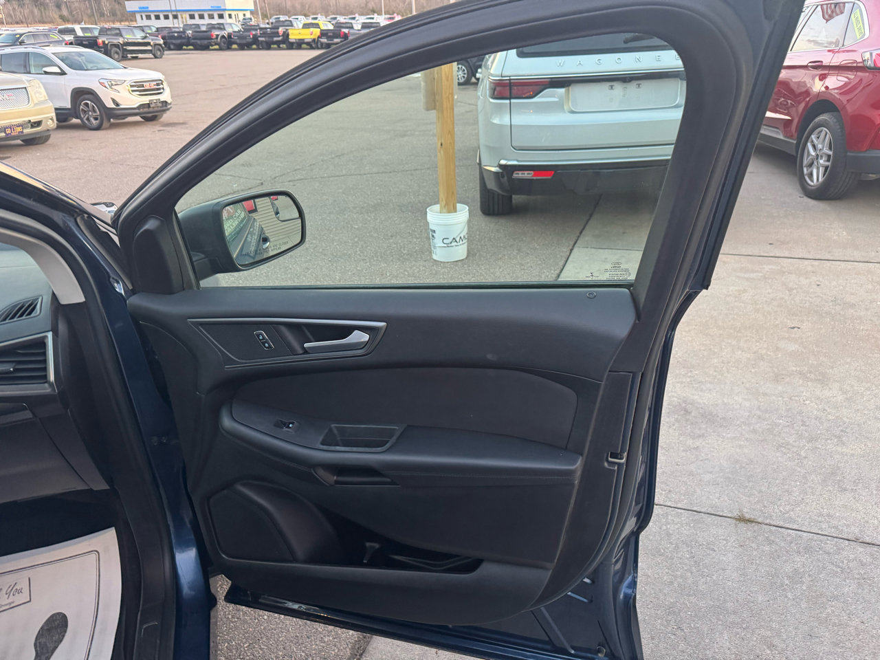 Used 2017 Ford Edge SE image 15