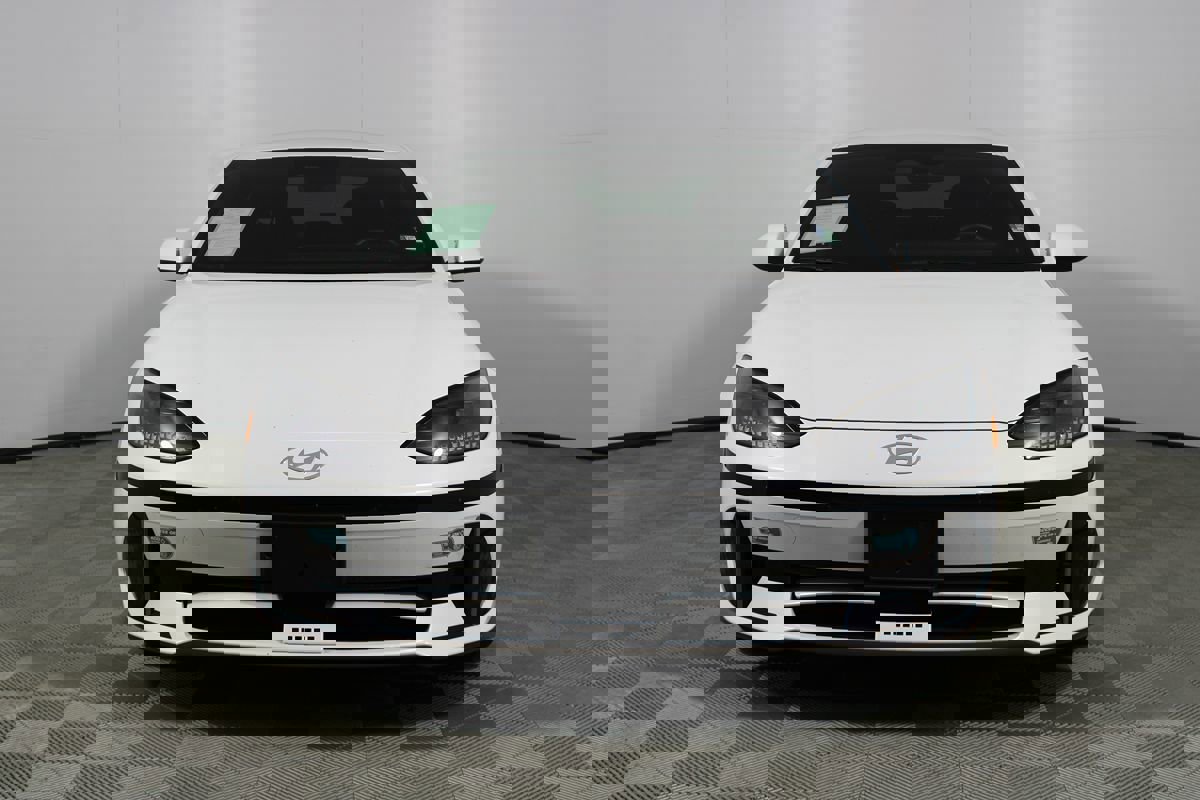 Used 2024 Hyundai Ioniq 6 SE image 2