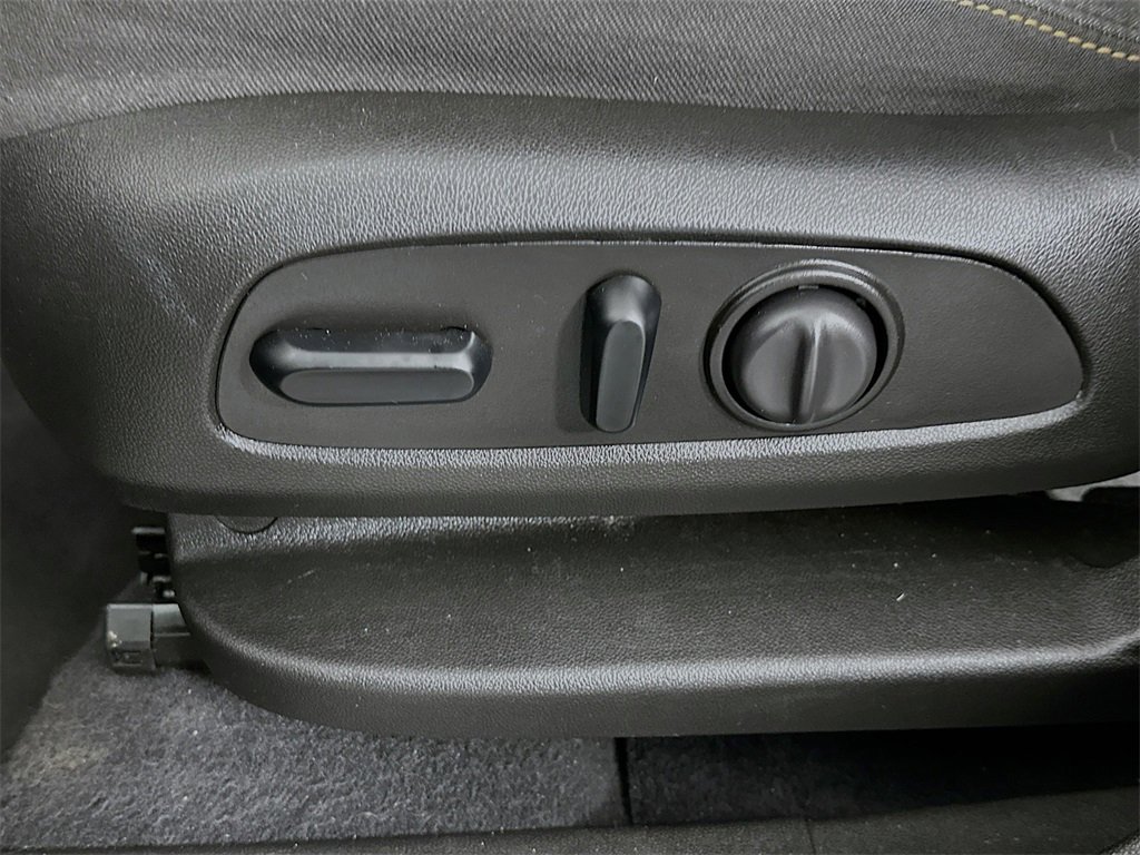 Used 2021 Chevrolet Equinox LT w/ LPO, Cargo Package image 19