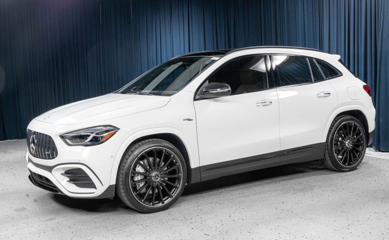 New 2025 Mercedes-Benz GLA 35 AMG 4MATIC image 1