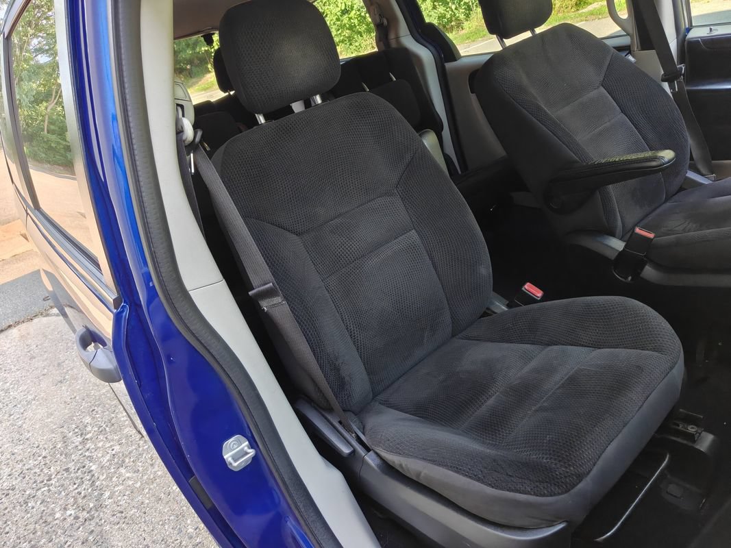 Used 2019 Dodge Grand Caravan SE w/ UConnect Hands-Free Group FWD image 17
