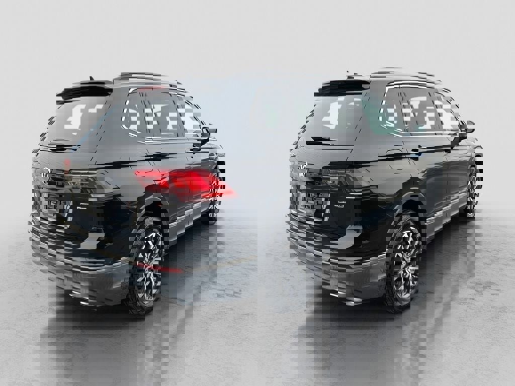 Used 2020 Volkswagen Tiguan SE w/ Panoramic Sunroof Package image 7