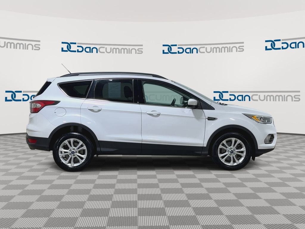 Used 2017 Ford Escape SE w/ Equipment Group 201A AWD/4WD image 9