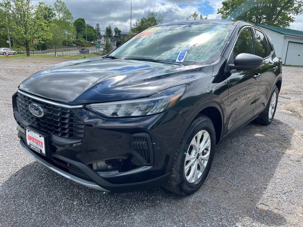 Used 2024 Ford Escape Active image 2