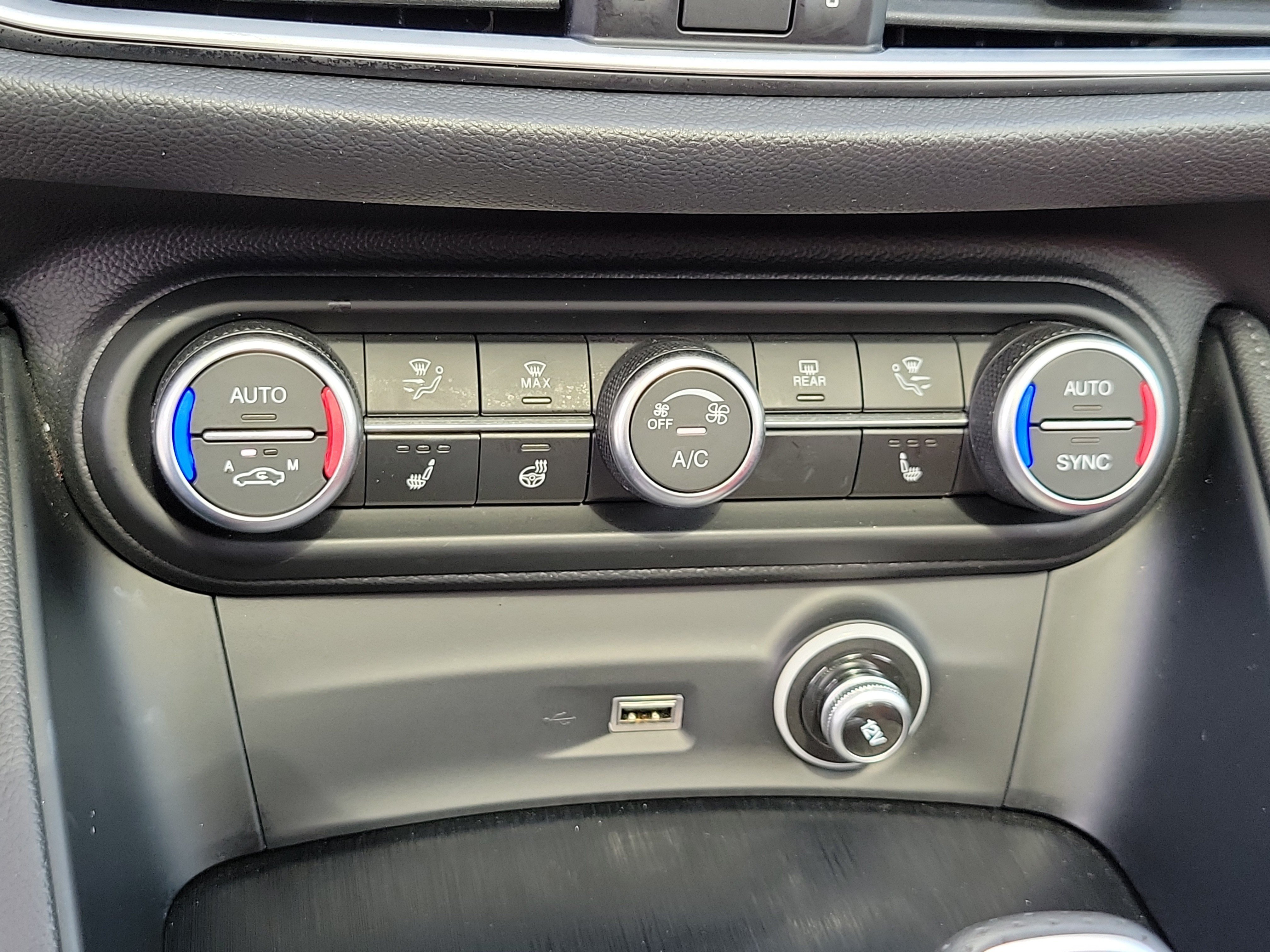 Used 2023 Alfa Romeo Stelvio Sprint RWD image 25