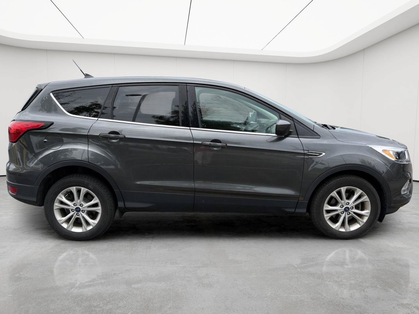 Used 2019 Ford Escape SE FWD image 4