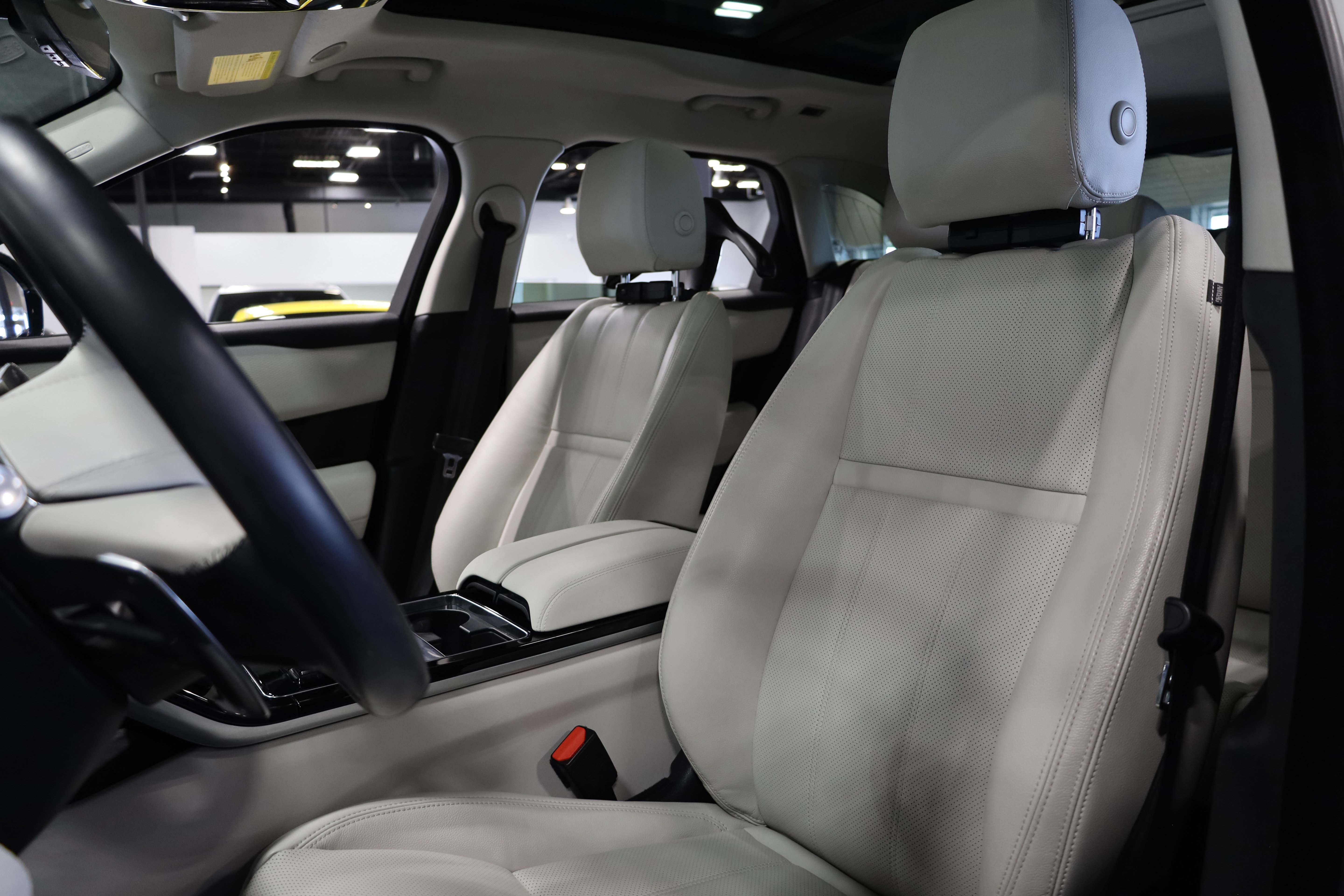 Used 2023 Land Rover Range Rover Velar R-Dynamic S image 17