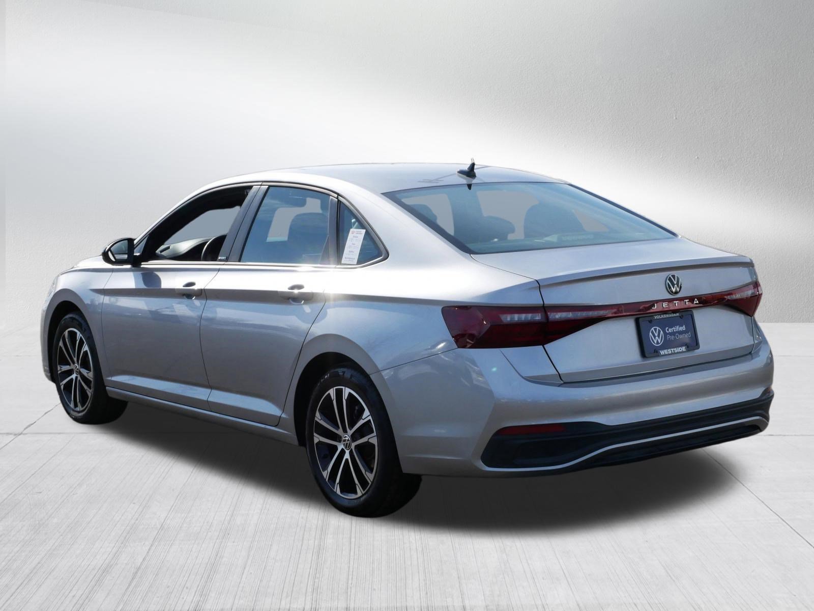 Certified 2025 Volkswagen Jetta Sport FWD image 5