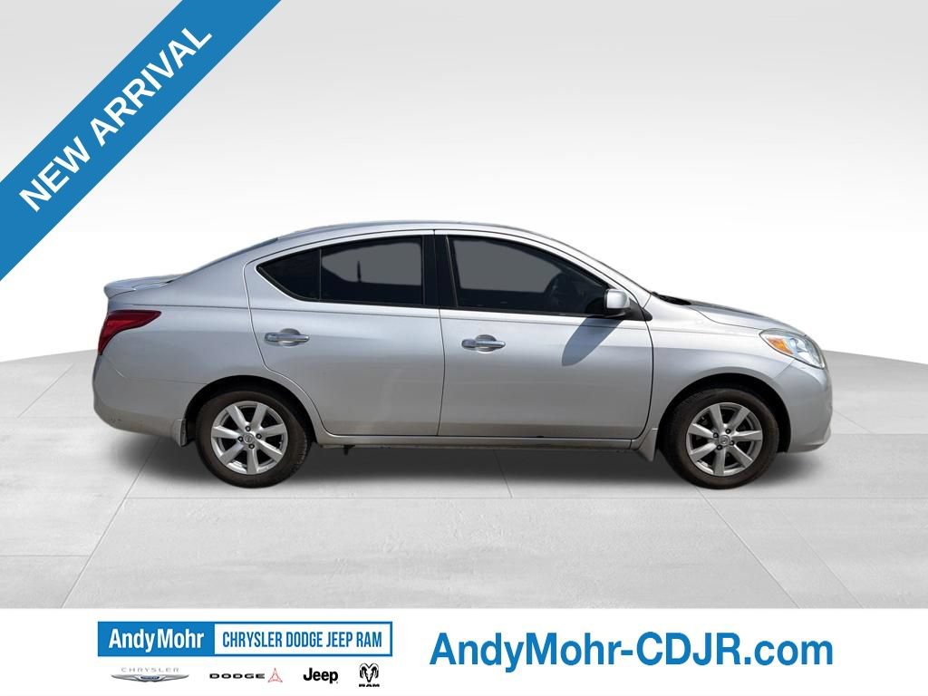 Used 2014 Nissan Versa SV w/ Convenience Package FWD image 5