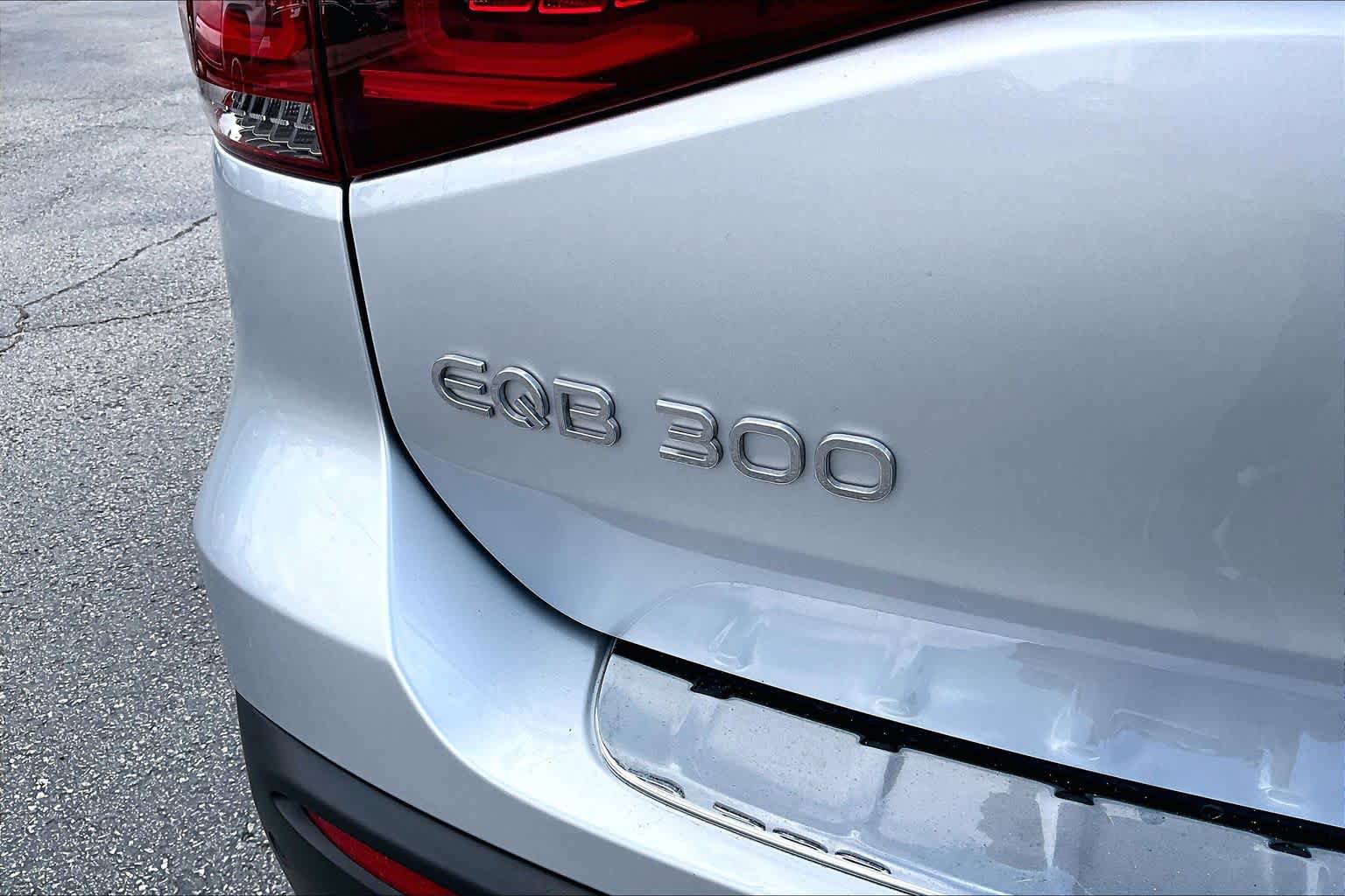 Used 2023 Mercedes-Benz EQB 300 4MATIC image 9