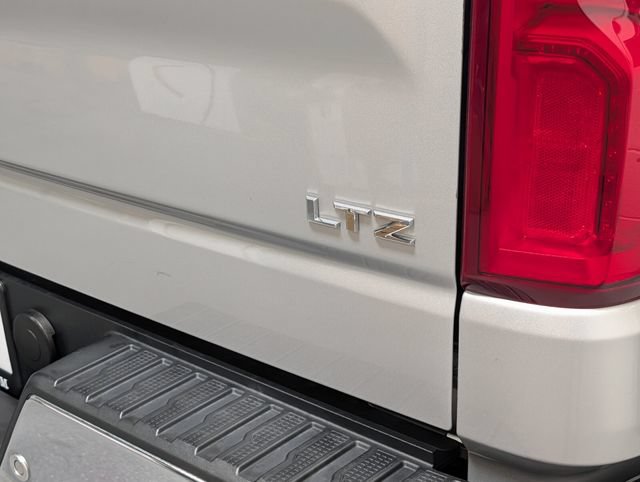 Used 2019 Chevrolet Silverado 1500 LTZ w/ LTZ Plus Package AWD/4WD image 4