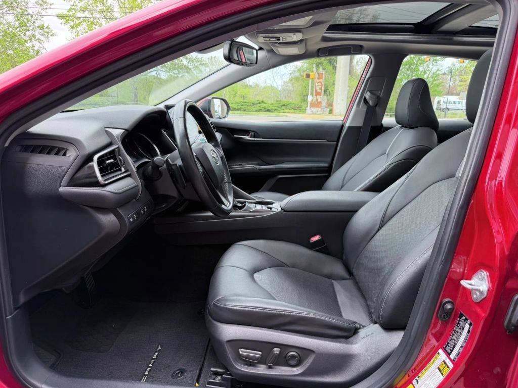Used 2021 Toyota Camry XSE FWD image 6