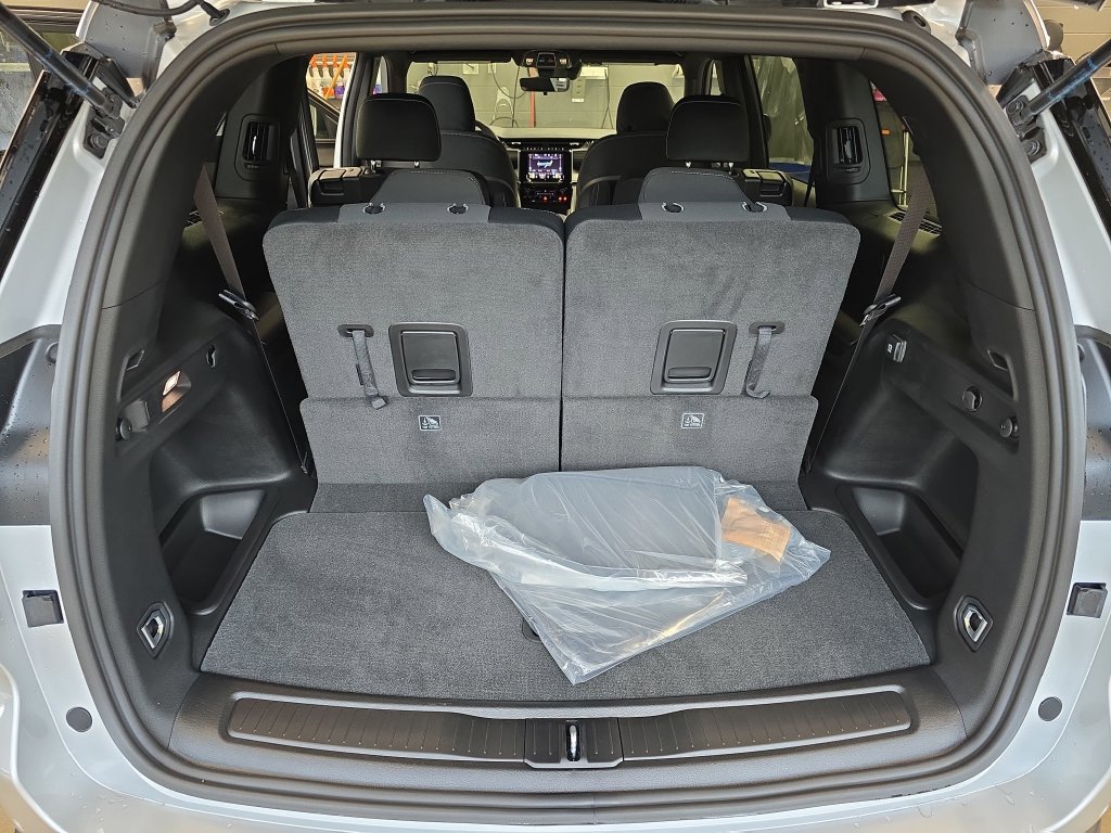 New 2026 Jeep Grand Cherokee L Laredo AWD/4WD image 14