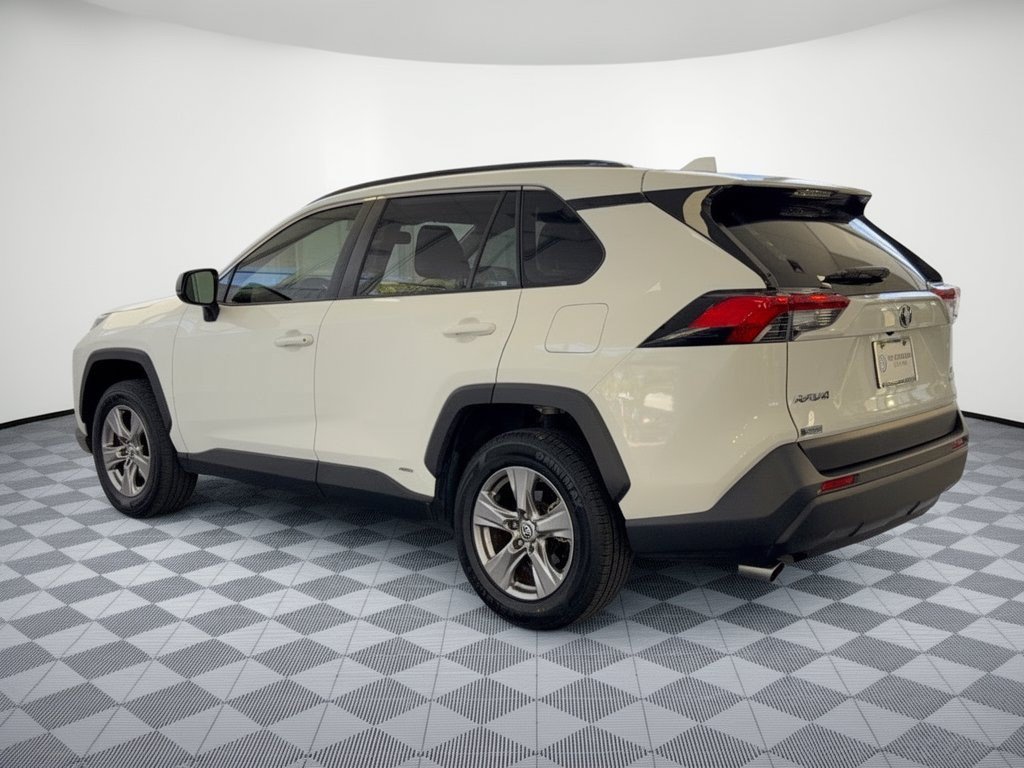 Used 2023 Toyota RAV4 LE AWD/4WD image 3