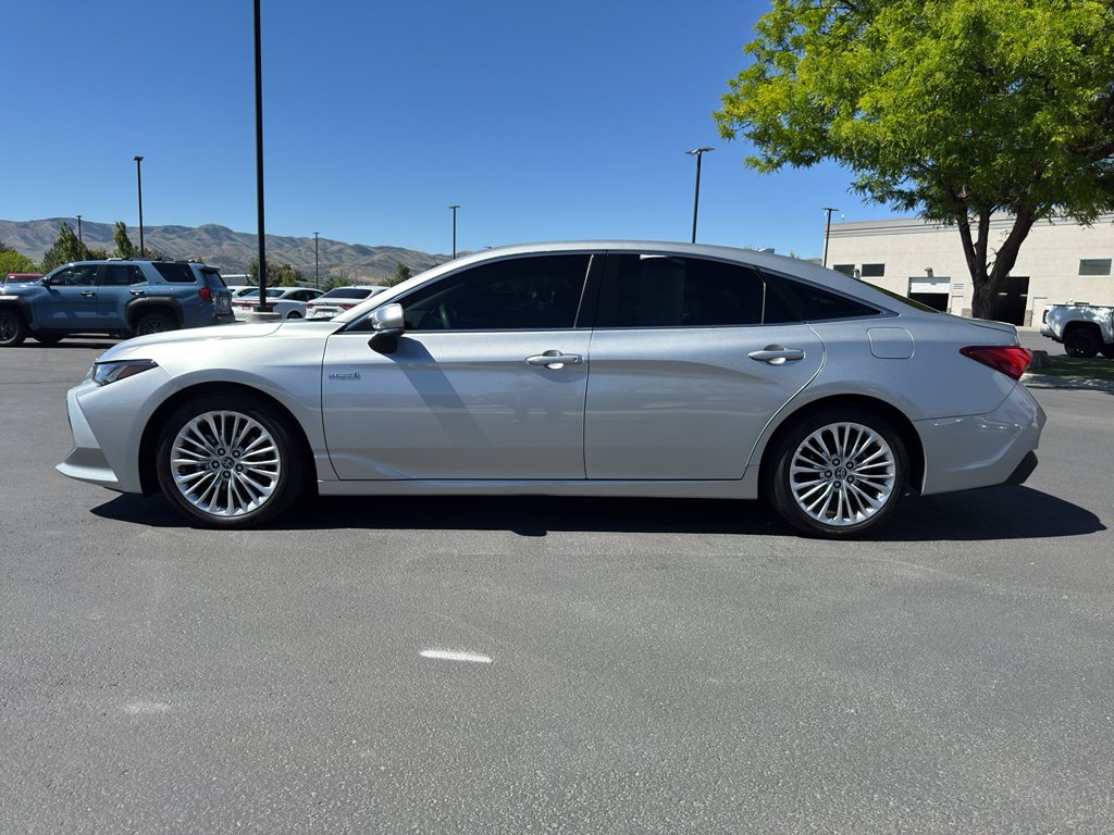 Used 2019 Toyota Avalon Limited w/ Advanced Safety Package FWD image 4