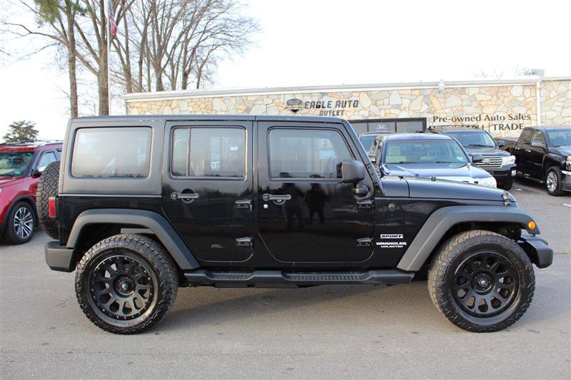 Used 2013 Jeep Wrangler Unlimited Sport w/ Connectivity Group AWD/4WD image 8