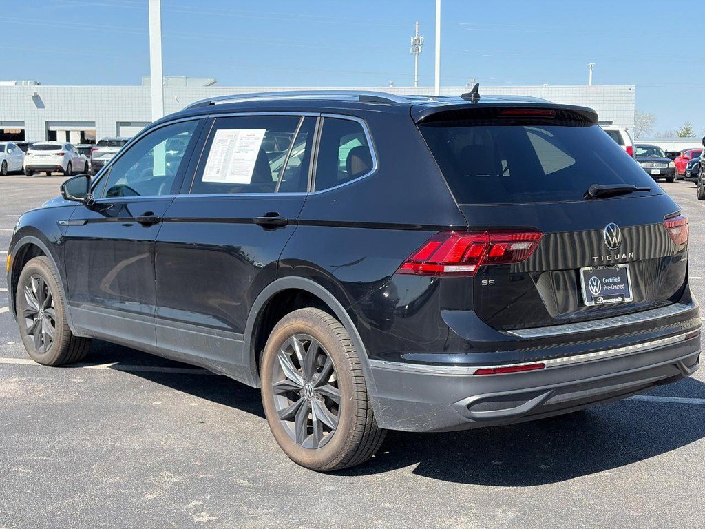 Used 2024 Volkswagen Tiguan SE w/ Panoramic Sunroof Package image 7