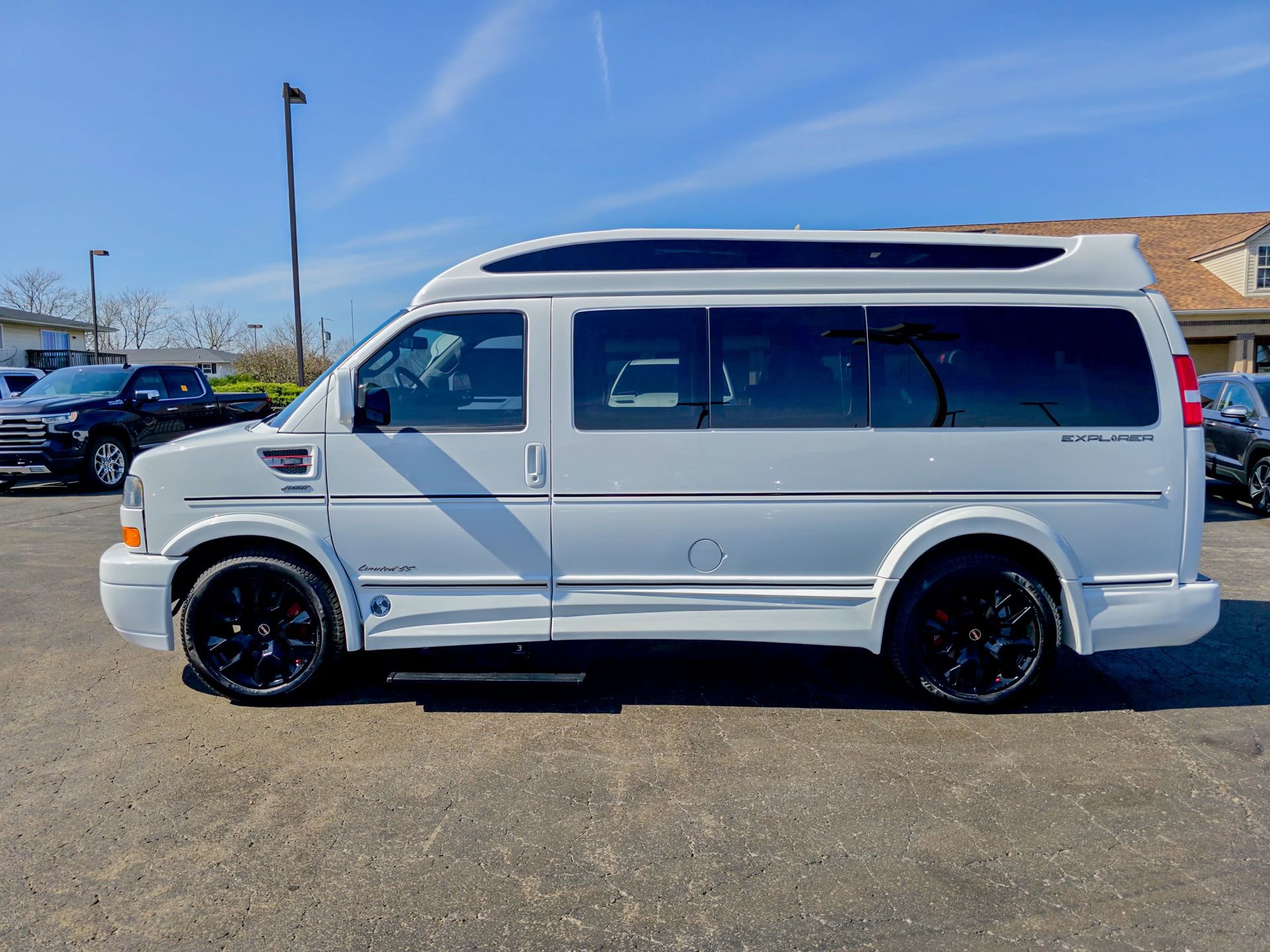 Used 2025 GMC Savana 2500 w/ Driver Convenience Package image 9