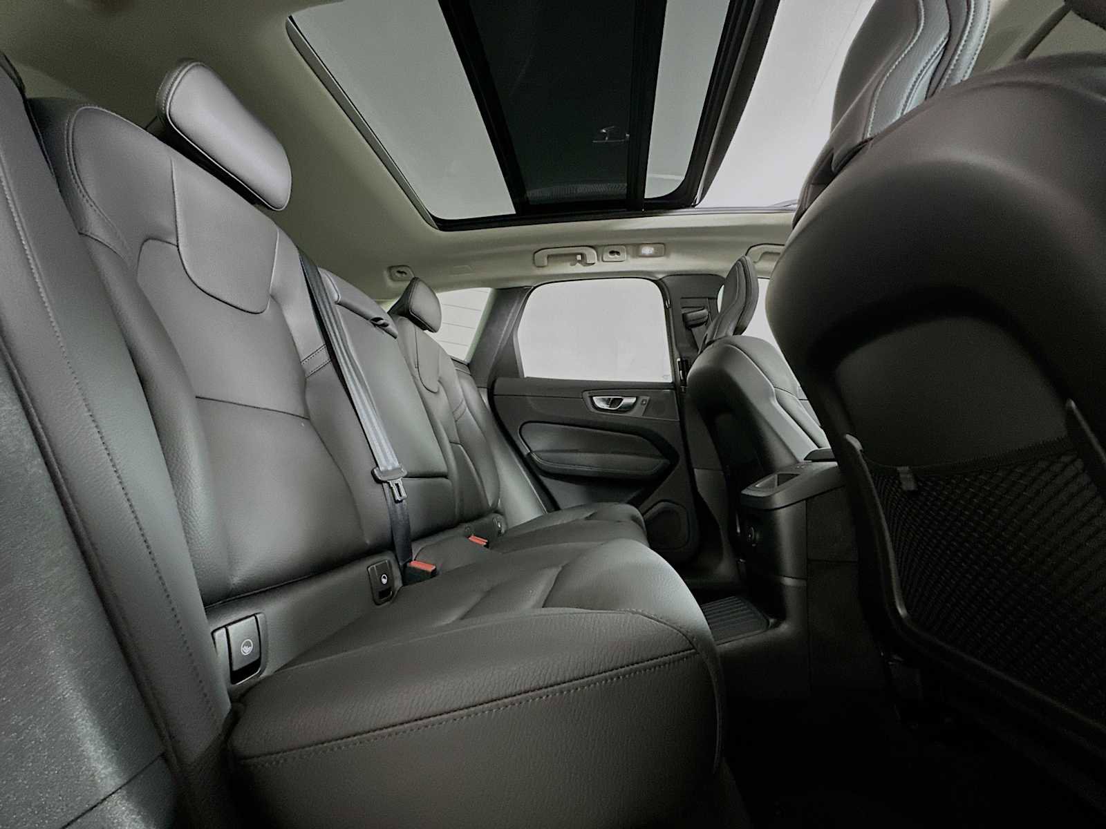 Certified 2025 Volvo XC60 T8 Plus w/ Protection Package Premier image 25