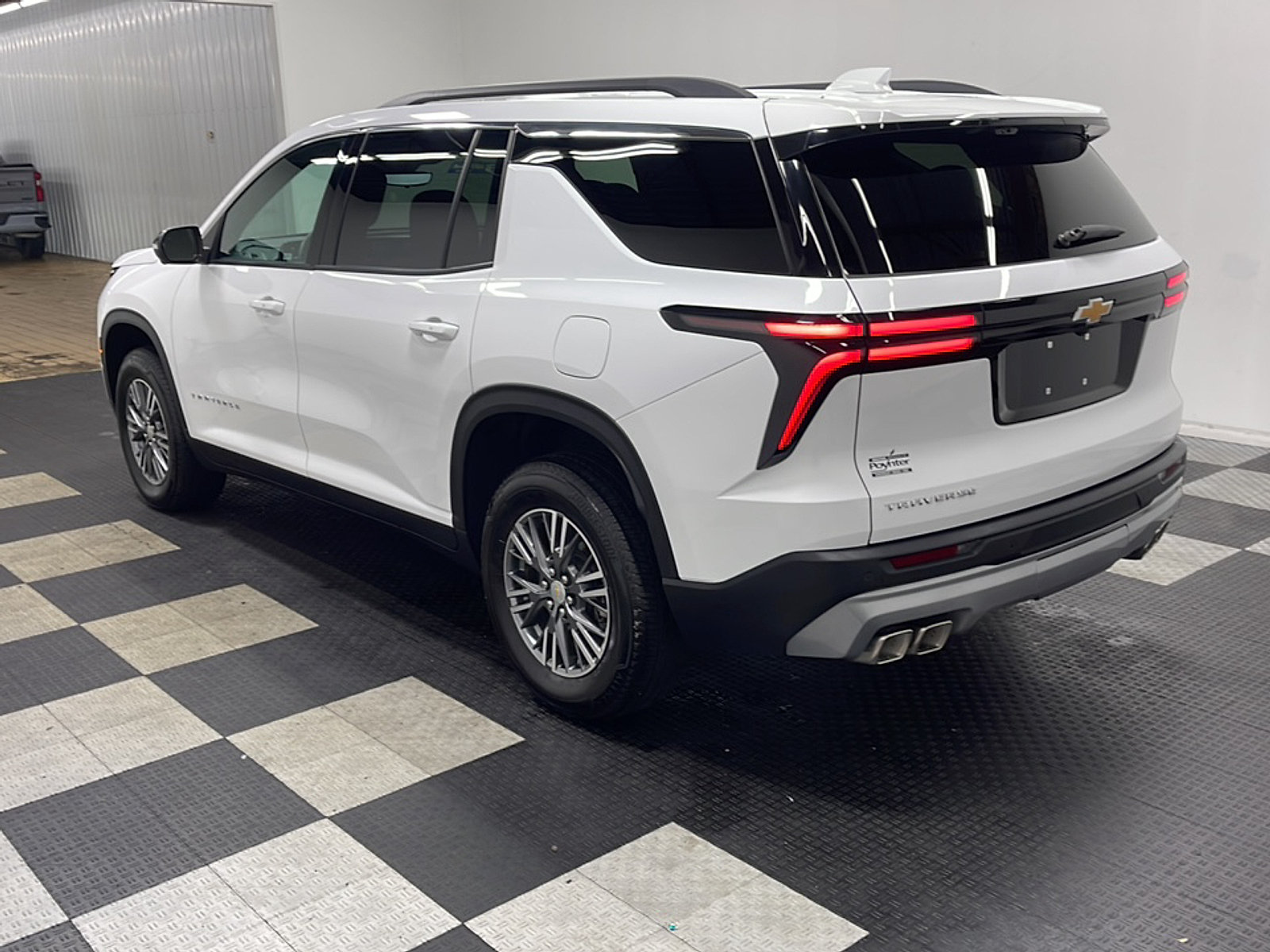 Used 2026 Chevrolet Traverse LT w/ Driver Confidence Package FWD image 16