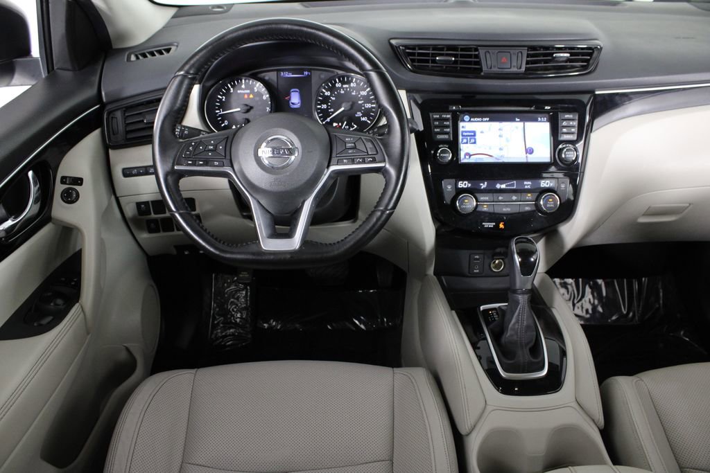 Certified 2017 Nissan Rogue Sport SL FWD image 8