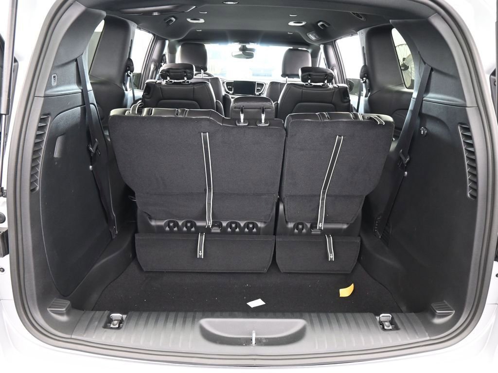 New 2026 Chrysler Pacifica Select image 32