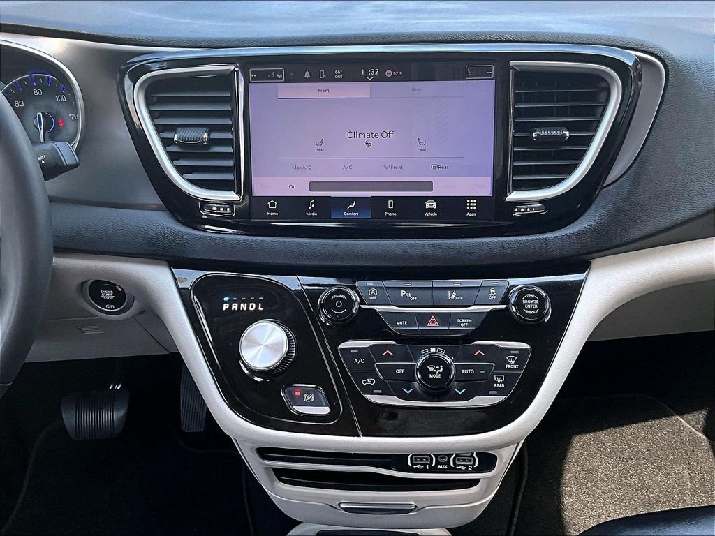 Used 2023 Chrysler Pacifica Touring-L FWD image 19