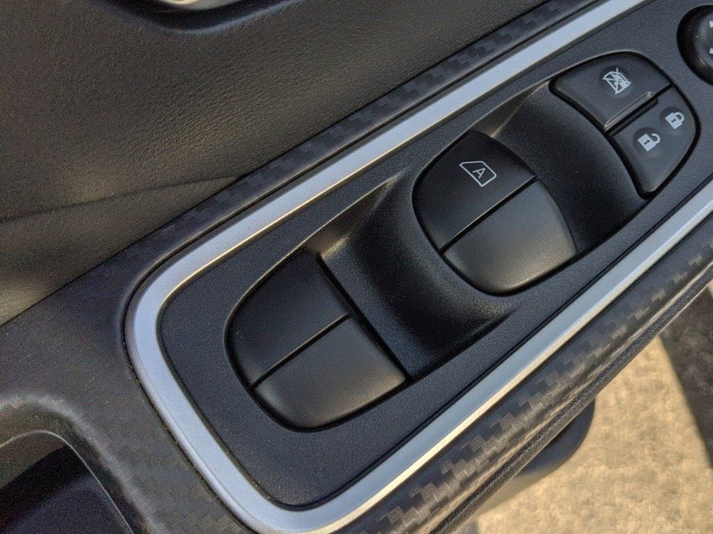 New 2025 Nissan Versa SR w/ Trunk Package image 19