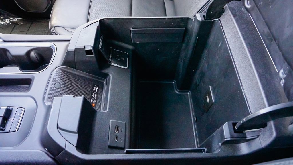 Used 2024 GMC Sierra 3500 Denali w/ Denali Reserve Package image 20