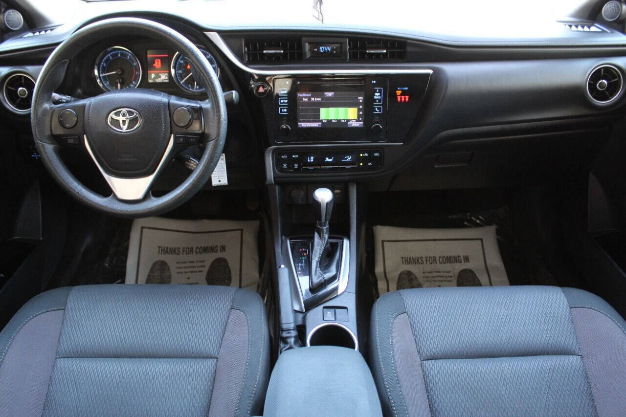 Used 2018 Toyota Corolla LE image 17