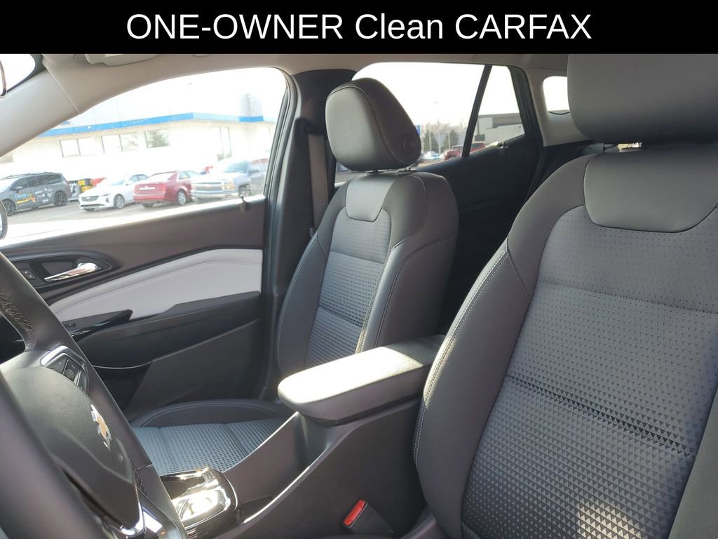 Used 2025 Chevrolet Trax LT w/ LT Convenience Package image 5