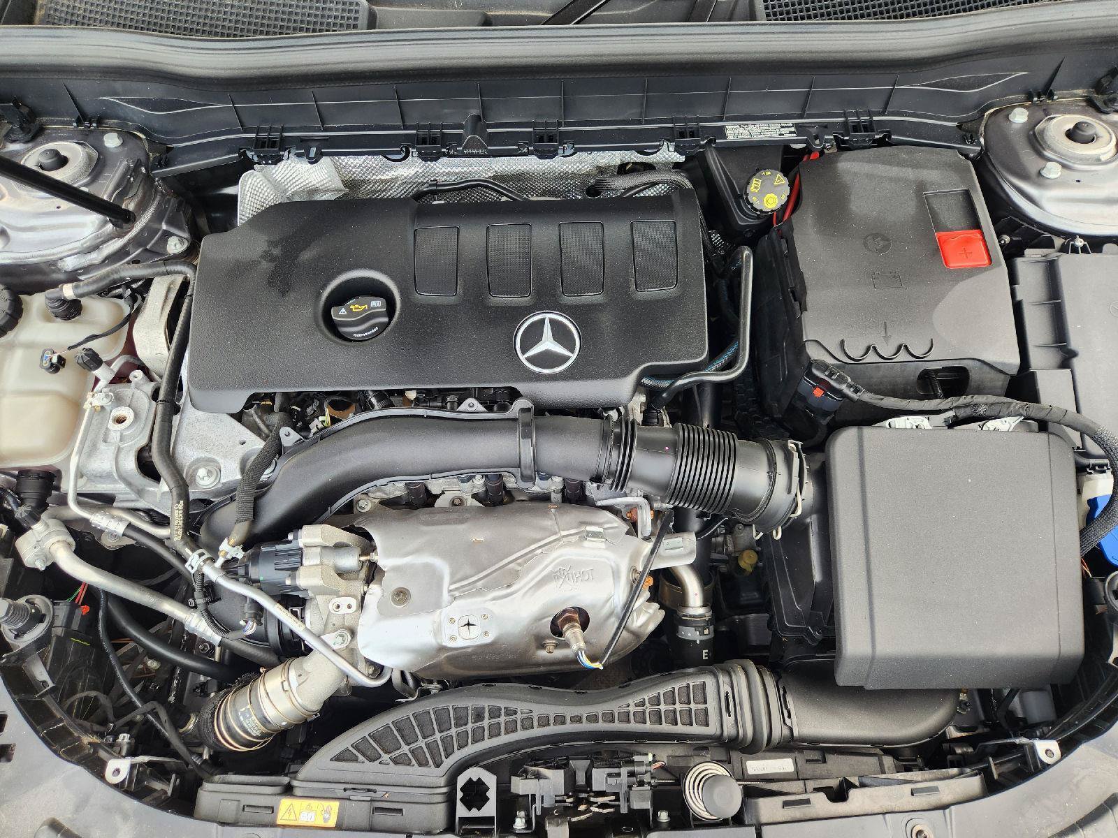 Used 2023 Mercedes-Benz GLB 250 4MATIC w/ Premium Package image 31