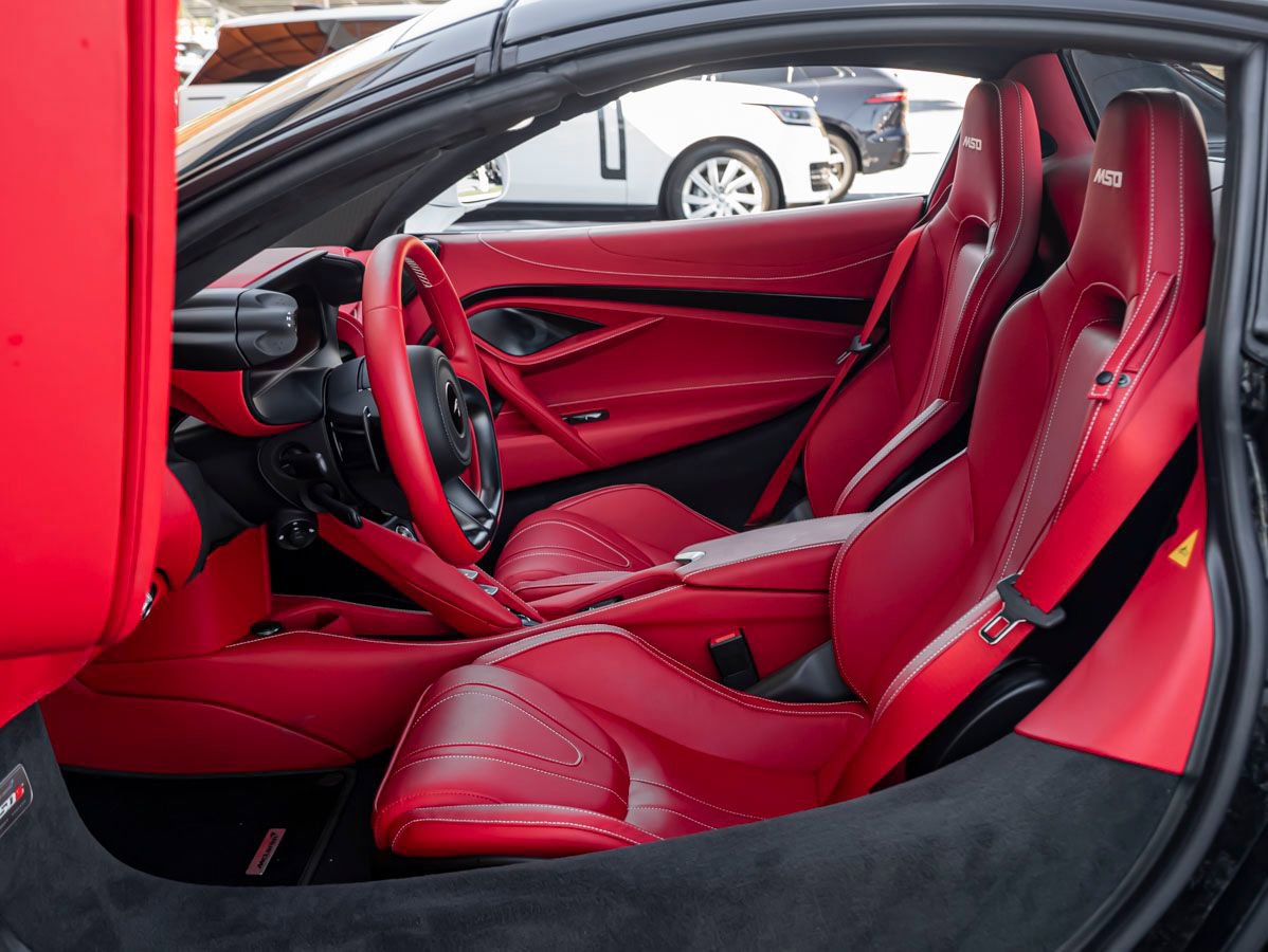 Used 2024 McLaren 750S Spider image 17