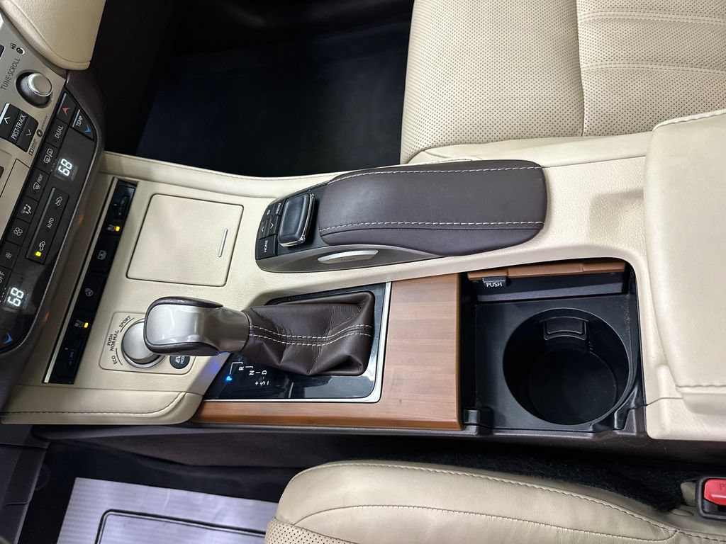 Used 2018 Lexus ES 300h w/ Luxury Package FWD image 31