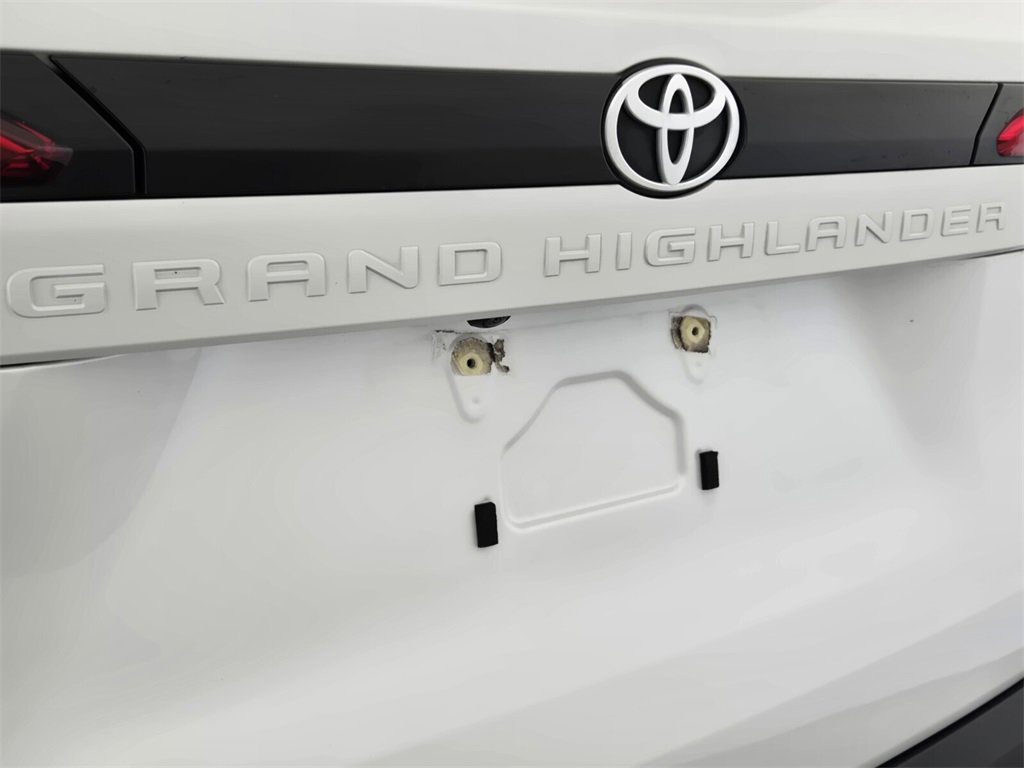 Used 2024 Toyota Grand Highlander FWD image 13