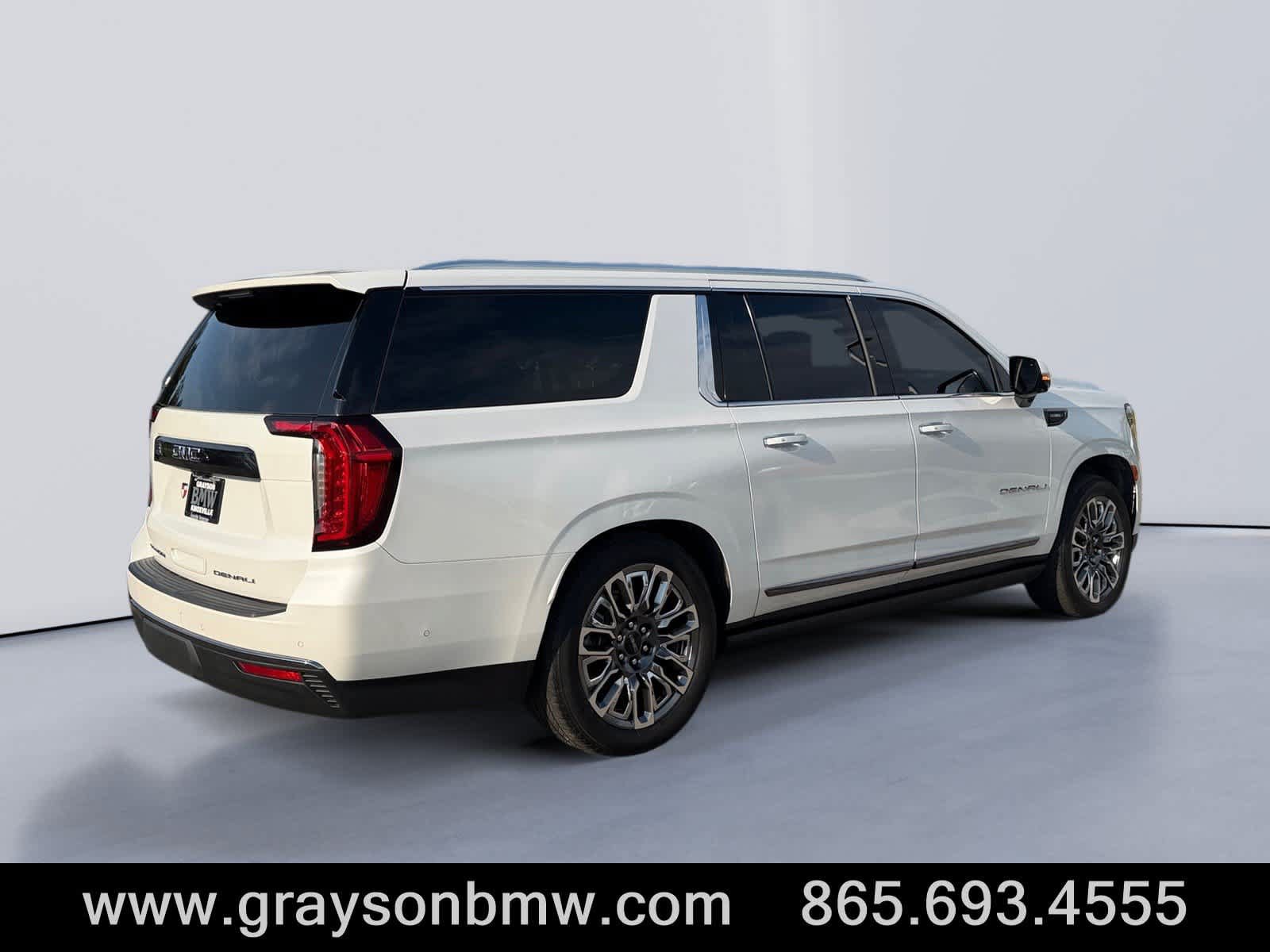 Used 2024 GMC Yukon XL Denali Ultimate AWD/4WD image 3