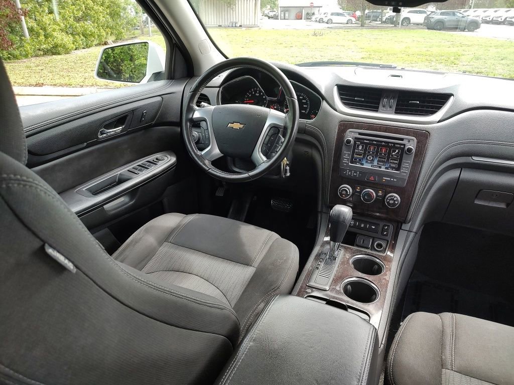 Used 2017 Chevrolet Traverse LT w/ Style and Technology Package image 9