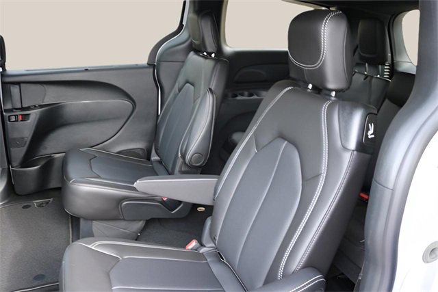 New 2026 Chrysler Pacifica Select image 15