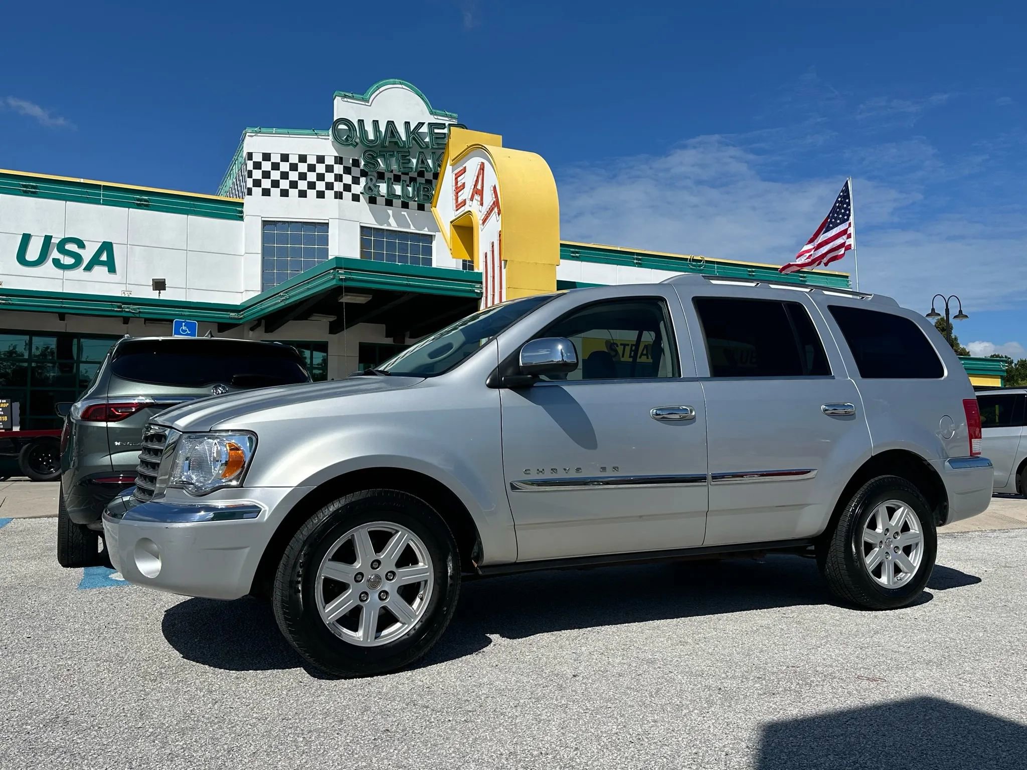 Used 2007 Chrysler Aspen Limited w/ PWR Convenience Group image 2