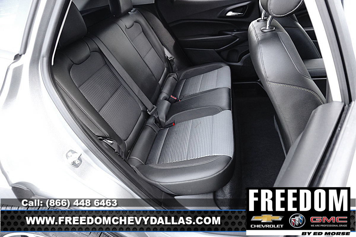 Used 2025 Chevrolet Trax LT w/ Driver Confidence Package FWD image 11