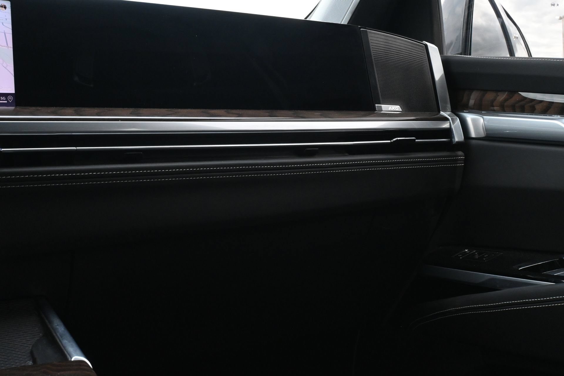 Certified 2025 Cadillac Escalade Sport Platinum w/ LPO, Floor Liner Package AWD/4WD image 9