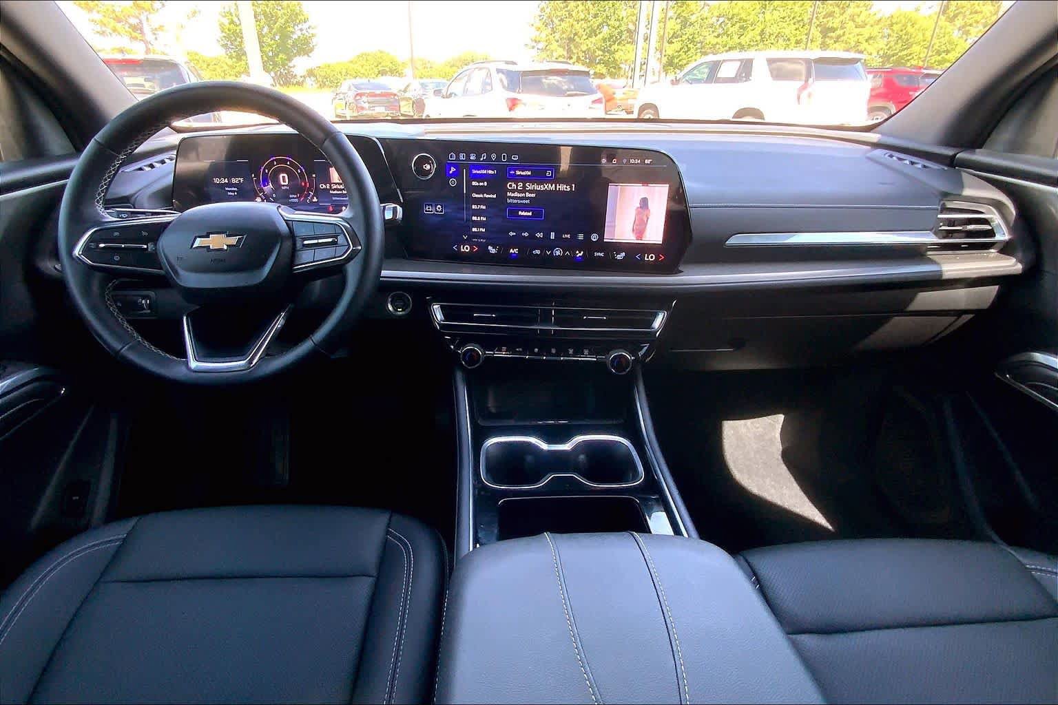Used 2025 Chevrolet Traverse LT w/ LPO, Floor Liner Package FWD image 15
