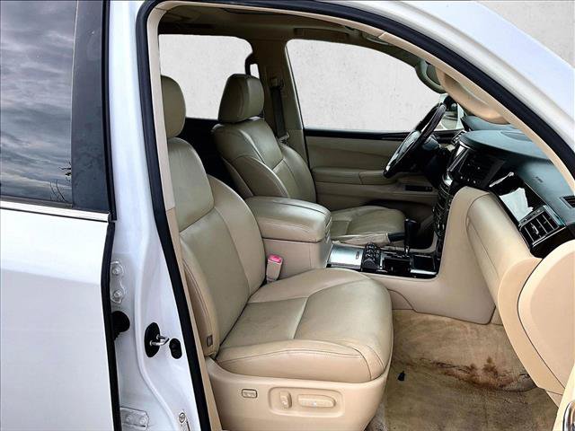 Used 2011 Lexus LX 570 4WD w/ Luxury Pkg w/Pre-crash image 9