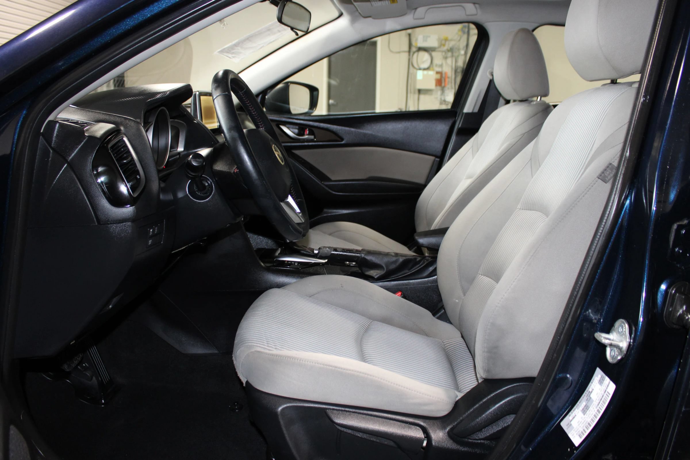 Used 2016 MAZDA MAZDA3 i Touring FWD image 8