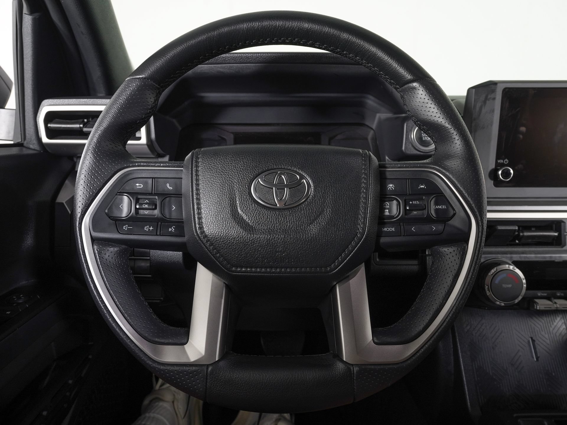 Used 2026 Toyota 4Runner SR5 AWD/4WD image 15